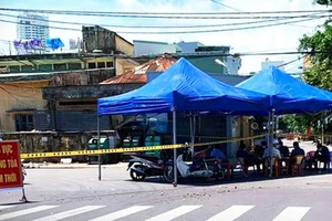 Tạm đình chỉ công tác bí thư, chủ tịch phường có ổ dịch COVID-19