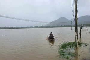 Lũ lên nhanh, thủy điện ở Phú Yên xả 9000 m3/s 