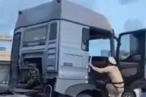 Xe đầu kéo gây tai nạn hàng loạt rồi bỏ chạy, 11 người thương vong