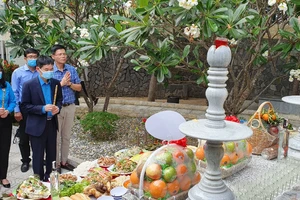 Hàng ngàn người đến Khu tưởng niệm tri ân 'Những người nằm lại phía chân trời'