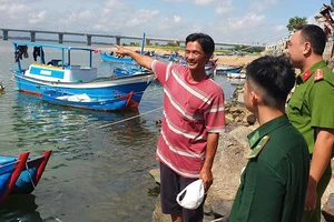 Người đàn ông kịp thời cứu sống 2 thanh, thiếu niên nhảy cầu tự tử