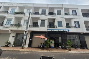 Xây 50 căn nhà trên đất thương mại dịch vụ để bán