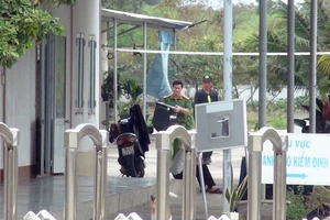 Khám xét một trung tâm đăng kiểm Bách Việt ở Phú Yên