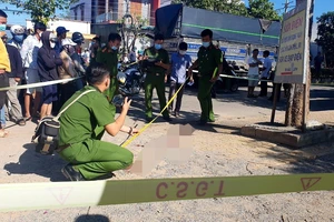 Chém cả nhà hàng xóm, 1 người chết, 2 người bị thương