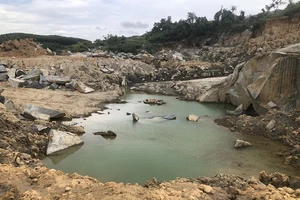 Được cấp phép ở huyện này, khai thác đá ở huyện khác