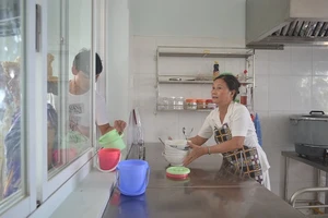 Bỗng dưng hoàn trả 37,2 tỉ đồng tài trợ