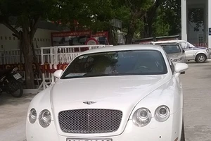 Tạm giữ siêu xe Bentley xài biển giả nghi nhập lậu