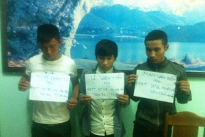 Ngồi tâm sự với bạn gái, bị gí dao cướp iPhone 