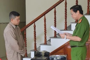 'Đột kích', bắt giữ hàng ngàn gói thuốc lá lậu