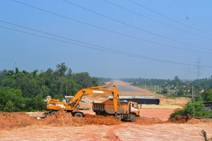 Quảng Nam liên tiếp đề nghị chỉnh sửa đường cao tốc để thoát lũ