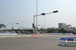 “Vòng xoay tử thần” ở Đà Nẵng được lắp đèn tín hiệu