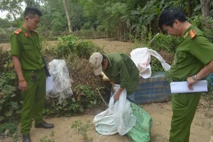 Phát hiện cơ sở dùng hóa chất Trung Quốc chế biến mỡ bẩn