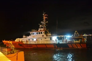 Bác sĩ 115 theo tàu ra Hoàng Sa cứu nạn ngư dân 