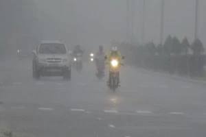 2 người chết, 33 người bị thương do mưa lũ