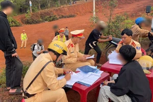 78 người 'săn mây' ở Đắk Nông bị công an giữ phương tiện