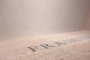 Vatican công bố hình ảnh ngôi mộ đơn giản của Giáo hoàng Francis