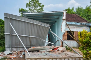 Xe tải tông sập căn nhà cấp bốn vừa được xây tặng, bé 5 tháng tuổi tử vong