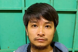 Khởi tố chủ quán karaoke bắt ép 2 thiếu nữ chiều chuộng khách