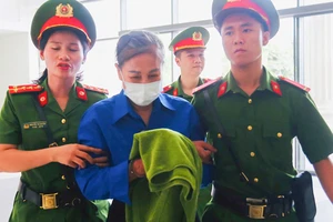 Cựu Bí thư Vĩnh Phúc Hoàng Thị Thúy Lan được dẫn giải tới tòa vụ Hậu "pháo" - Phúc Sơn