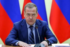 Ông Medvedev đến Kursk, tuyên bố không để Ukraine tái xâm nhập