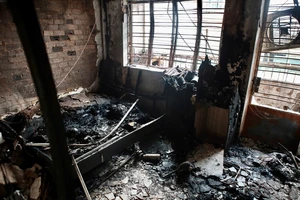 Chùm ảnh hiện trường vụ cháy tại cư xá Độc Lập khiến 8 người tử vong