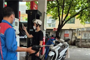 Giá xăng A95 giảm còn gần 20.000 đồng/lít