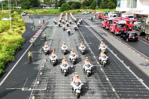 Hình ảnh ấn tượng của Công an Hà Nội trong buổi tổng hợp luyện sáng 1-8