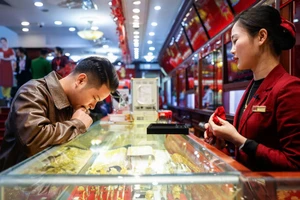 Chính phủ yêu cầu Bộ Tài chính, Ngân hàng Nhà nước báo cáo về thị trường vàng, chứng khoán