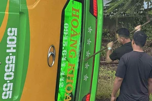 Giải cứu 46 người trên xe khách bị lật ở Đắk Lắk 