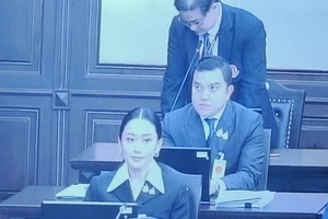 Bà Paetongtarn đến Tòa án Hiến pháp điều trần vụ rò rỉ điện đàm với ông Hun Sen