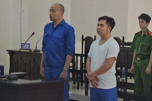 Cựu cán bộ đòi 500 triệu đồng để bỏ qua vụ đánh bạc