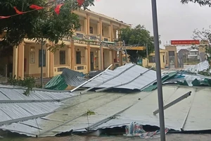 Thủ tướng chỉ đạo: Khẩn trương hỗ trợ Nhân dân khắc phục hậu quả bão số 10 và mưa lũ