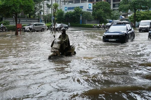 Sở Xây dựng Hà Nội: Lượng mưa vượt công suất thiết kế thoát nước, gây ngập diện rộng 