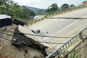 Tuyên Quang: Sập đầu cầu Tát Luông