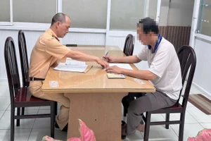 TP.HCM: Tài xế xe buýt vượt đèn đỏ bị xử phạt gần 20 triệu đồng