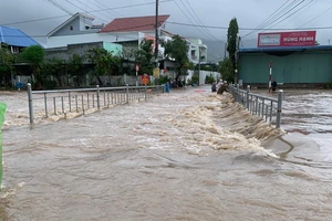 Mưa lớn, nhiều nơi ở Khánh Hòa lại ngập, lũ trên sông Cái Nha Trang tiếp tục lên