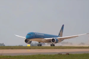 Máy bay lớn nhất của Việt Nam hạ cánh xuống sân bay Long Thành