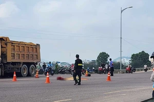 Nam thanh niên nghi tự lao vào xe tải tử vong 