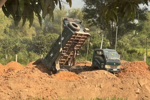 Phát hiện vận chuyển đất từ công trình cao tốc ra bên ngoài