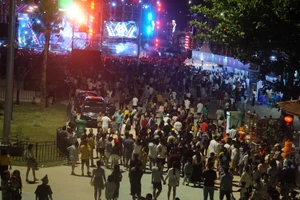 Biển người đổ về đầm Thị Nại tham gia Amazing Binh Dinh Fest 2024