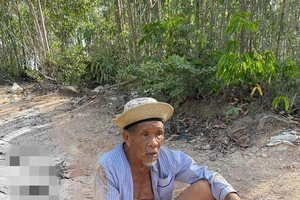 Xe ben cán 2 bàn chân cụ ông rồi bỏ chạy