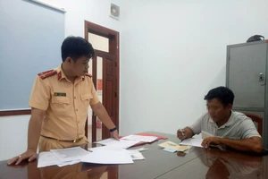 Bình Định: Xử phạt tài xế vượt đèn đỏ từ clip người dân cung cấp