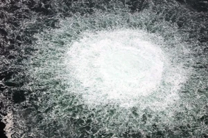 Rò rỉ tại đường ống Nord Stream 2. Ảnh: SPUTNIK