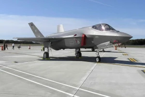 Tiêm kích tàng hình F-35. Ảnh: AP