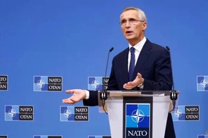 Tổng thư ký NATO - ông Jens Stoltenberg tại cuộc họp báo trước cuộc họp Bộ trưởng Quốc phòng NATO tại Brussels (Bỉ) ngày 11-10. Ảnh: REUTERS