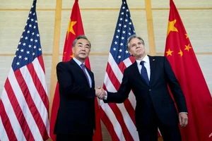 Bộ trưởng Ngoại giao Trung Quốc Vương Nghị (trái) và Ngoại trưởng Mỹ Antony Blinken. Ảnh: AFP