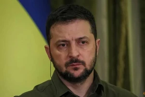 Tổng thống Ukraine Volodymyr Zelensky tại cuộc họp báo ở thủ đô Kiev ngày 25-10. Ảnh: REUTERS