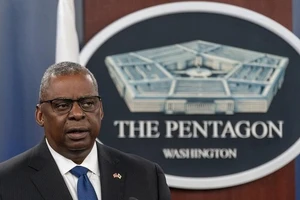 Bộ trưởng Quốc phòng Mỹ - ông Lloyd Austin phát biểu trong cuộc họp báo với Bộ trưởng Quốc phòng Hàn Quốc Lee Jong-sup tại Lầu Năm Góc ngày 3-11. Ảnh: AP