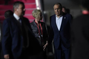 Ngoại trưởng Nga Sergey Lavrov đến sân bay quốc tế Ngurah Rai ở thị trấn Tuban, huyện Badung, đảo Bali (Indonesia) ngày 13-11. Ảnh: REUTERS