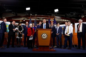 Hạ nghị sĩ James Comer phát biểu trong một cuộc họp báo về cuộc điều tra các giao dịch kinh doanh của gia đình Tổng thống Biden tại Điện Capitol, thủ đô Washington D.Cngày 17-11. Ảnh: REUTERS